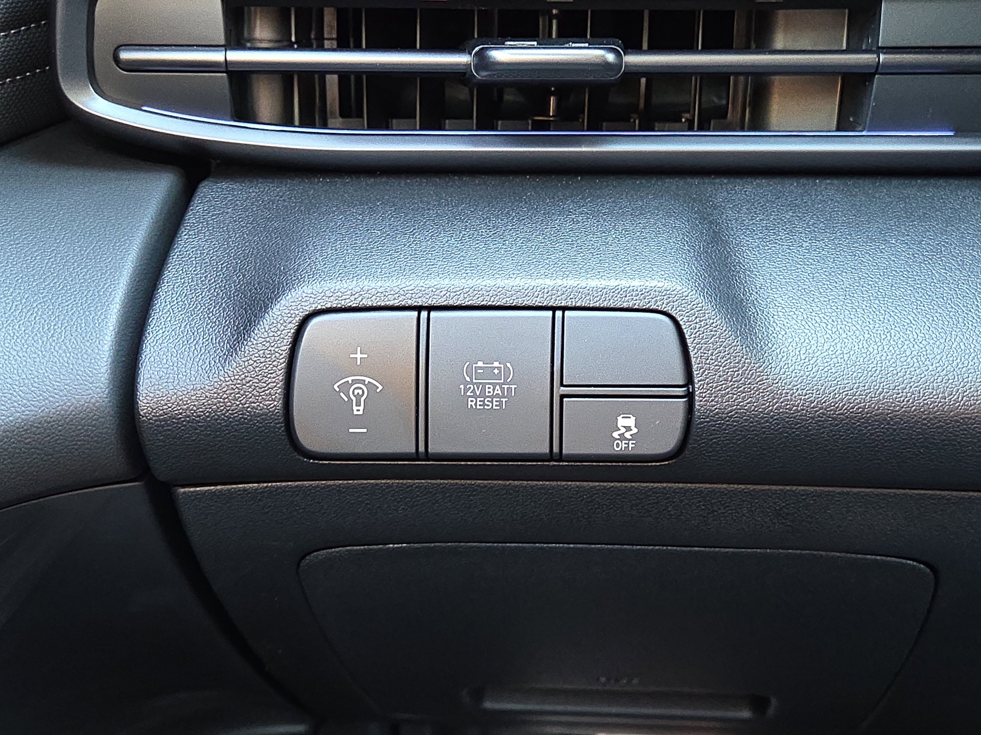 Used 2025 Hyundai Elantra SEL w/ Cargo Package image 18