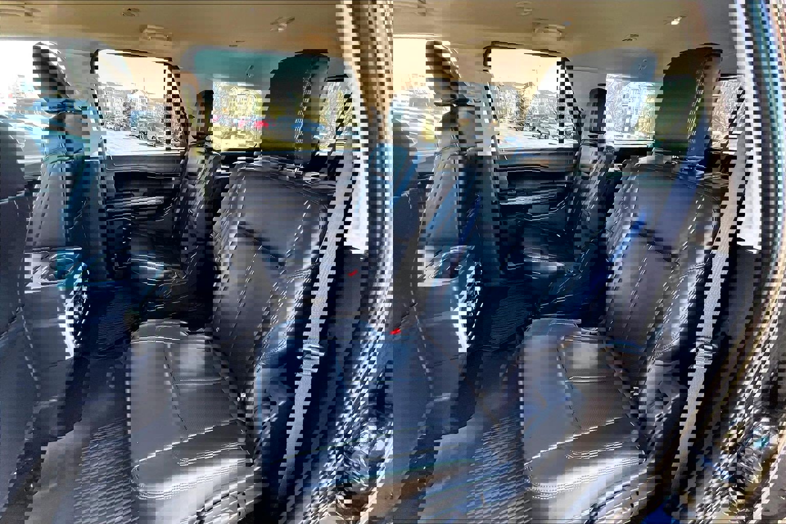 Used 2023 Ford Expedition XLT image 24