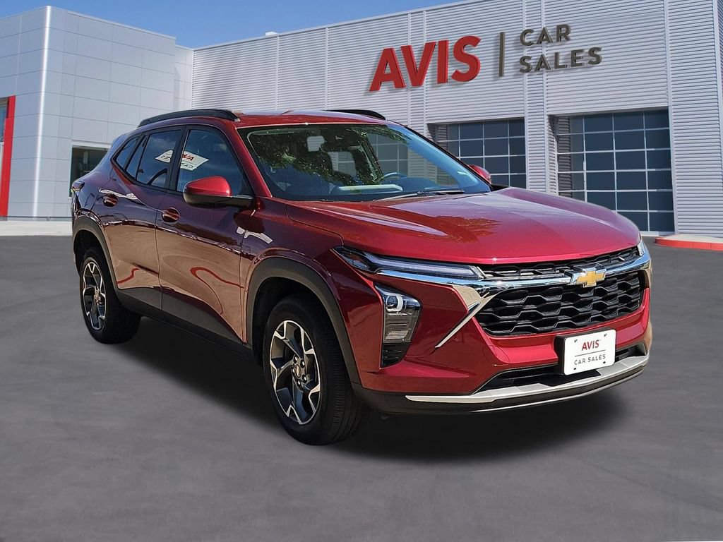 Used 2025 Chevrolet Trax LT w/ LT Convenience Package FWD image 3