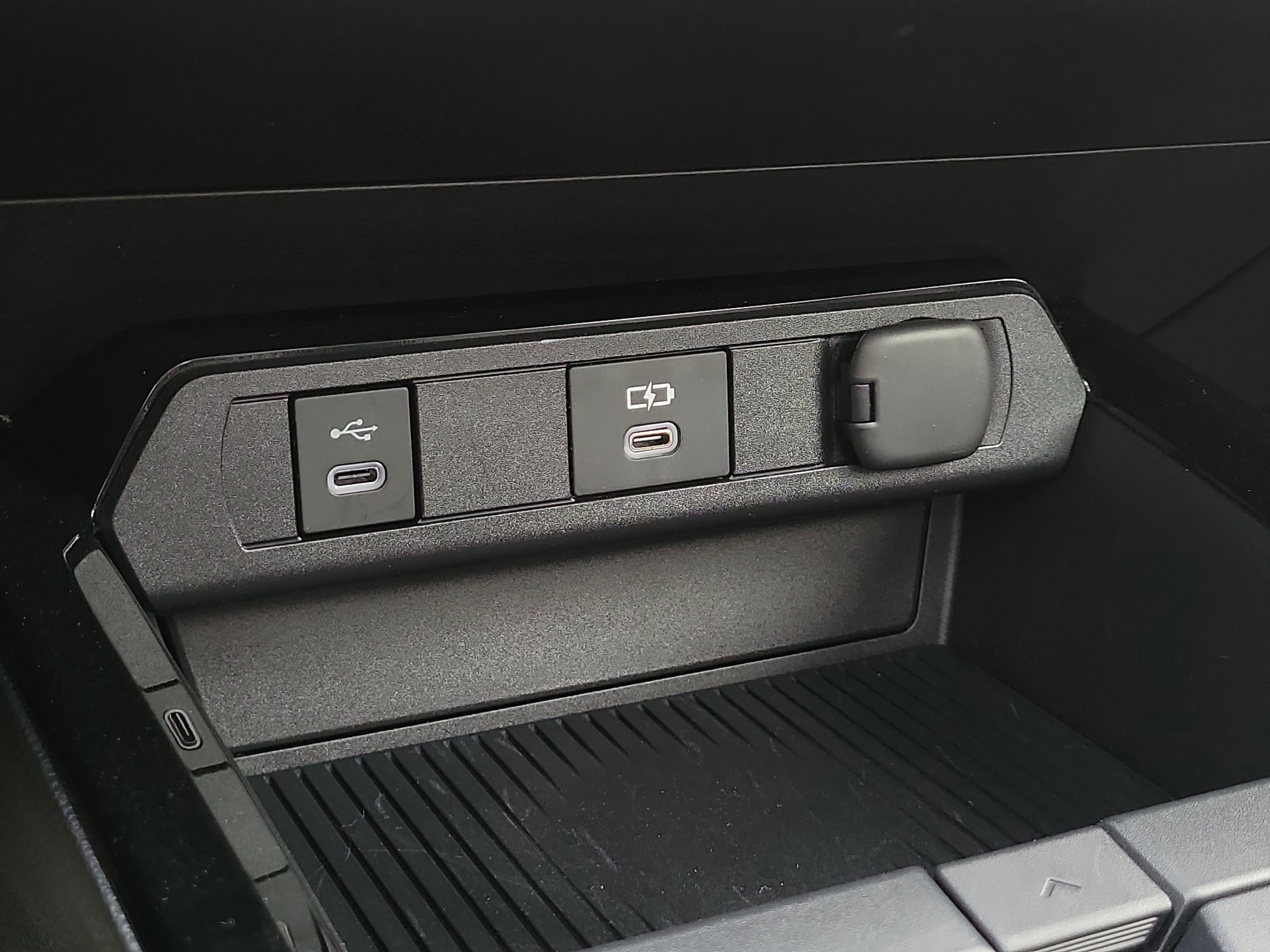 Used 2024 Toyota Prius Prime image 32