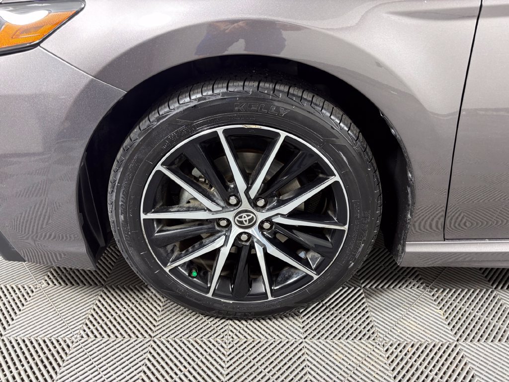 Used 2024 Toyota Camry SE FWD image 11