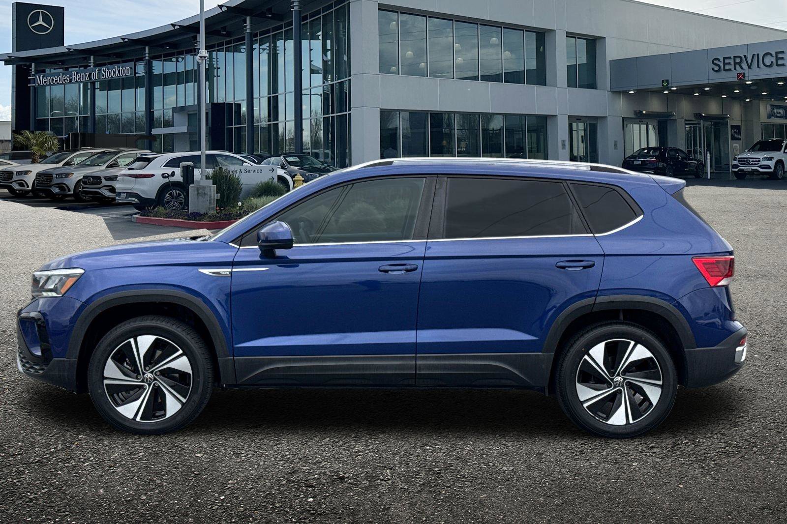 Used 2024 Volkswagen Taos SE image 7