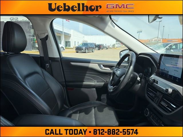 Used 2021 Ford Escape SEL image 2