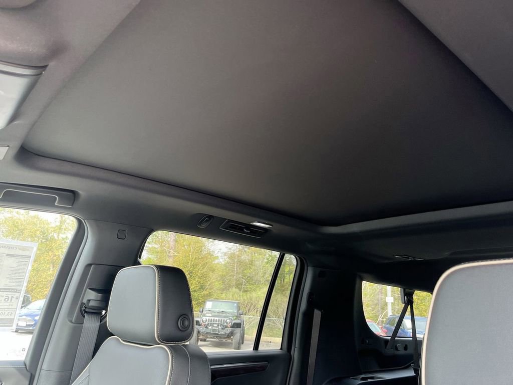 New 2026 Chevrolet Suburban Premier w/ Sun And Tow Package AWD/4WD image 21