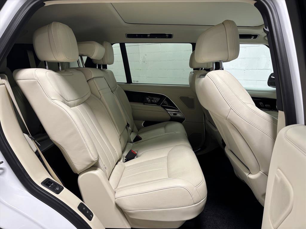 Used 2025 Land Rover Range Rover Long Wheelbase SE image 39
