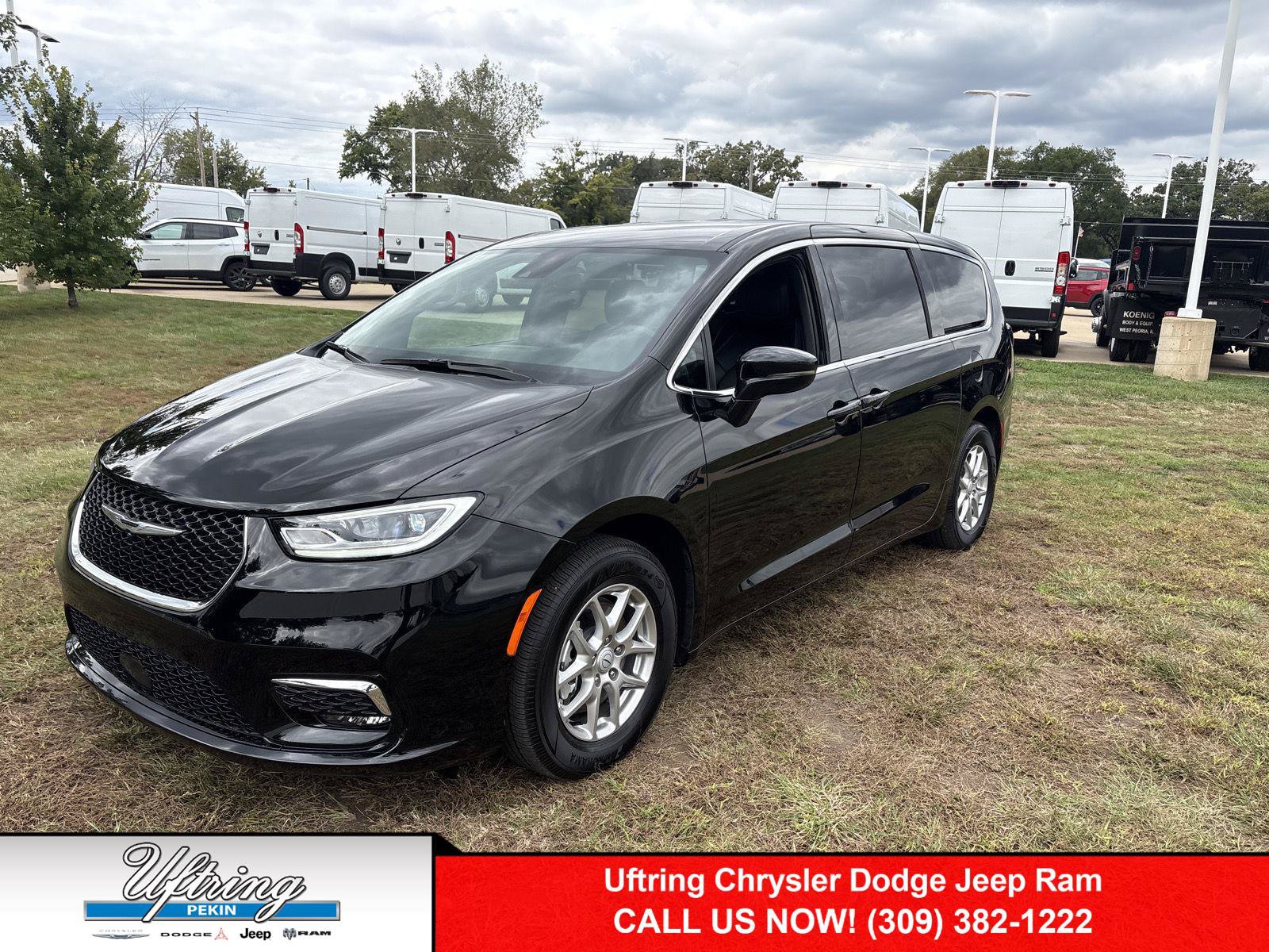 Used 2026 Chrysler Pacifica Select FWD image 1