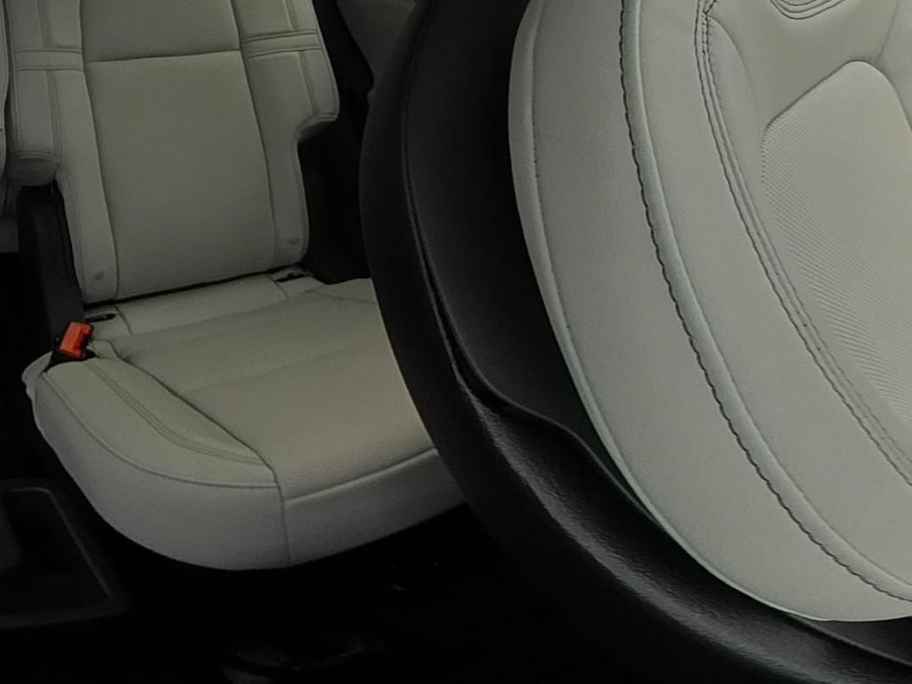 Used 2026 Lincoln Aviator Reserve AWD/4WD image 14