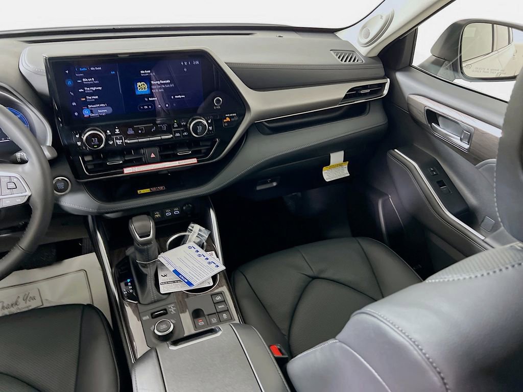 Certified 2025 Toyota Highlander Limited AWD/4WD image 22