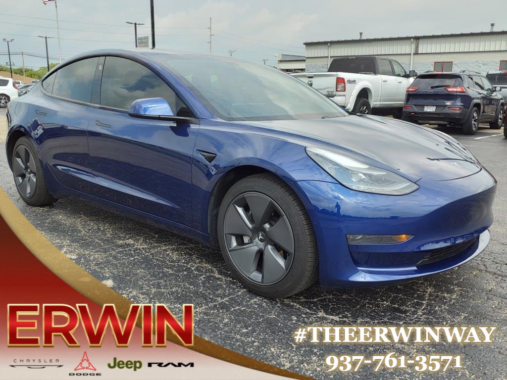 Used 2021 Tesla Model 3 Standard Range Plus image 1