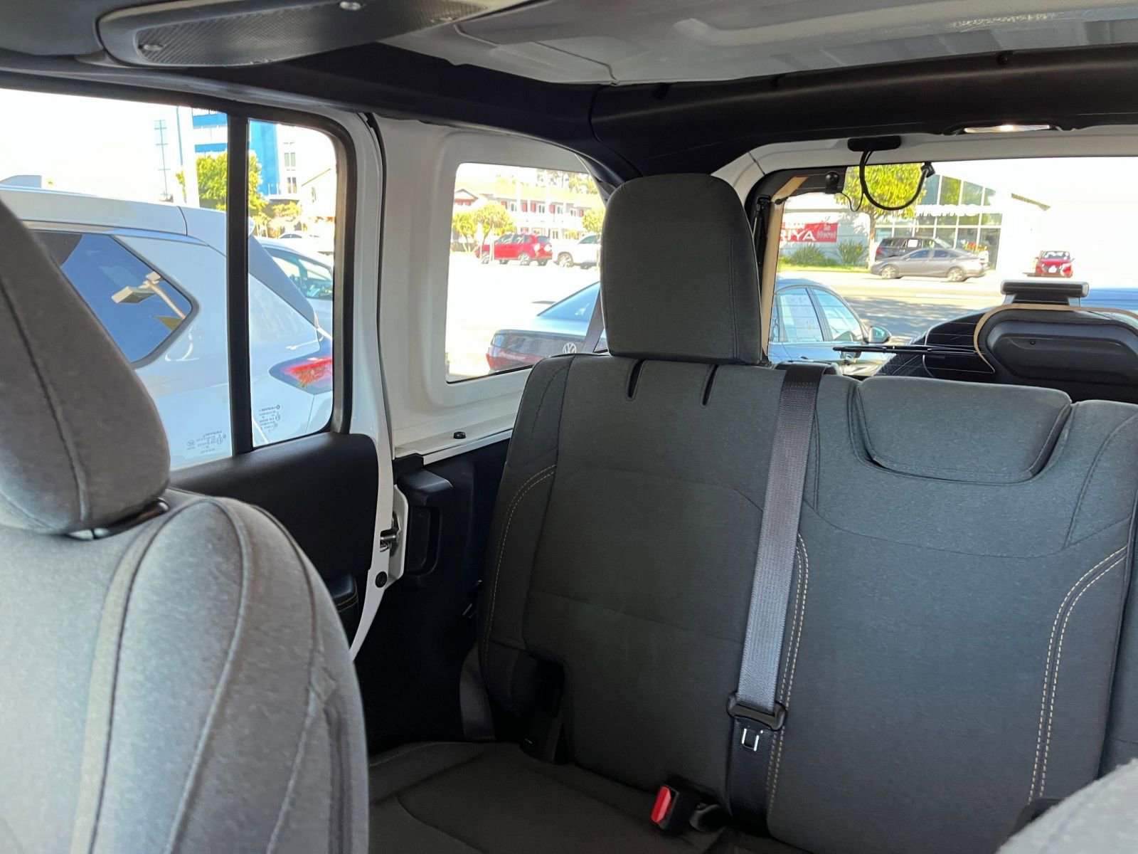 Used 2025 Jeep Wrangler Sahara image 39