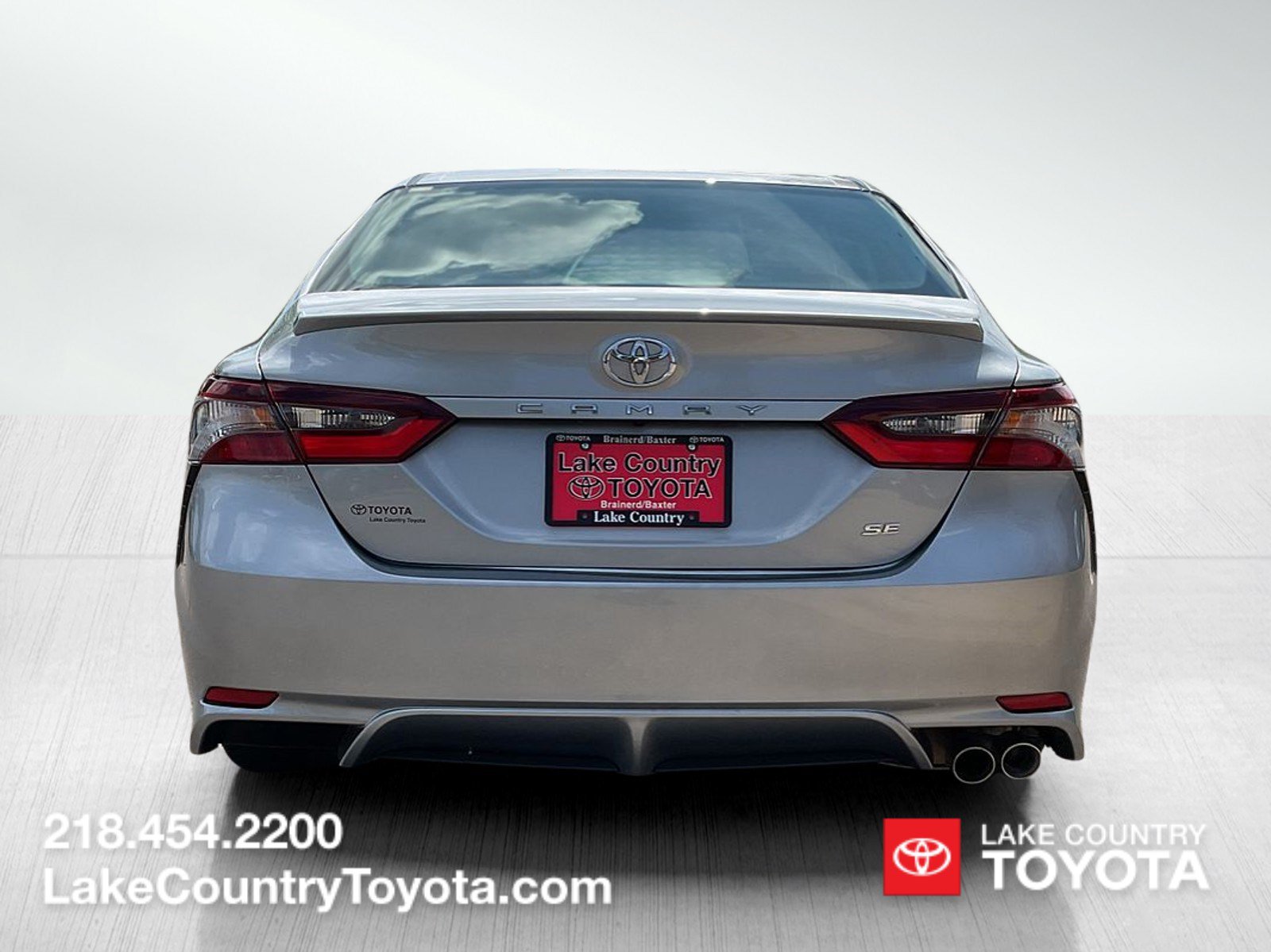 Used 2024 Toyota Camry SE FWD image 4