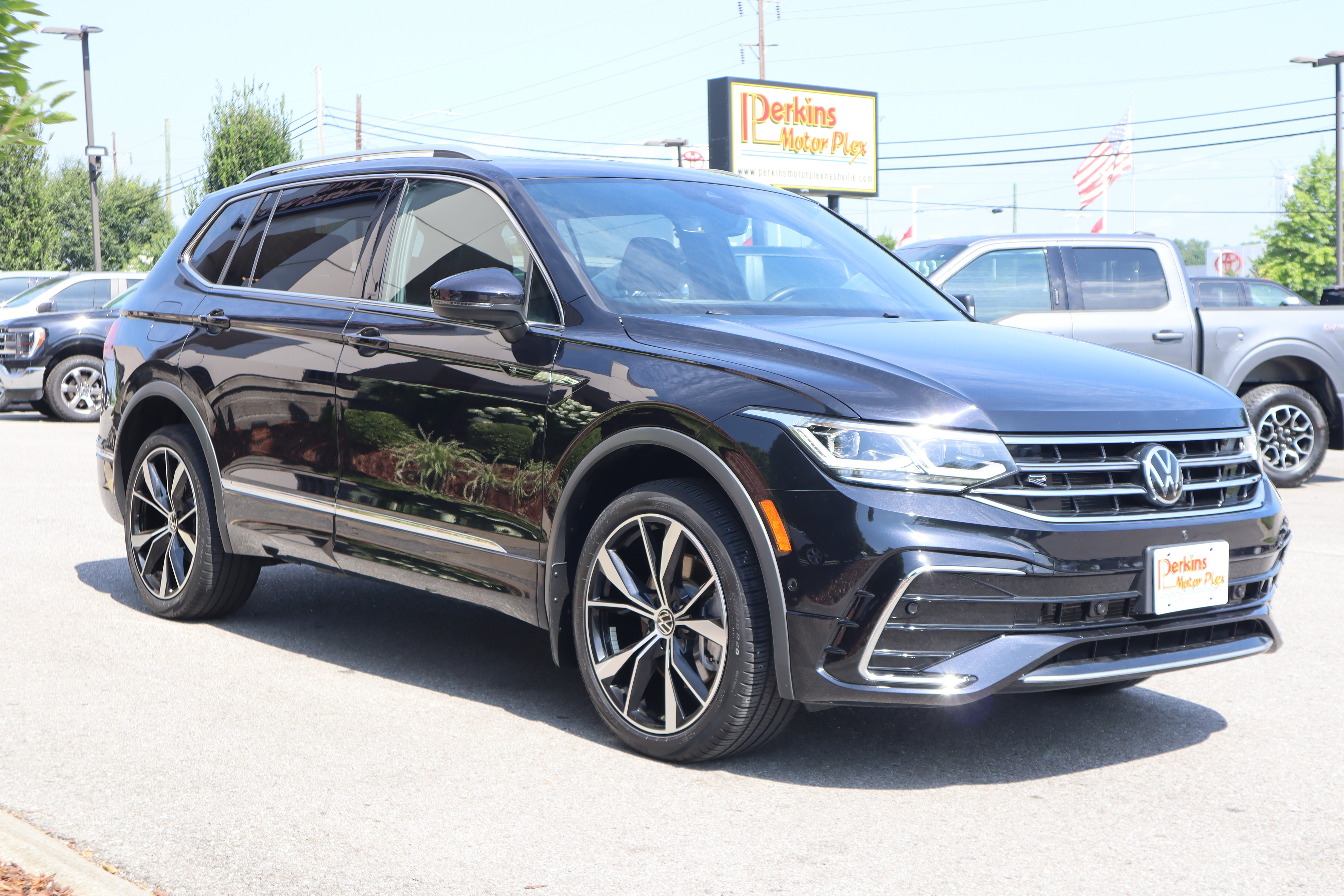 Used 2022 Volkswagen Tiguan SEL R-Line AWD/4WD image 5