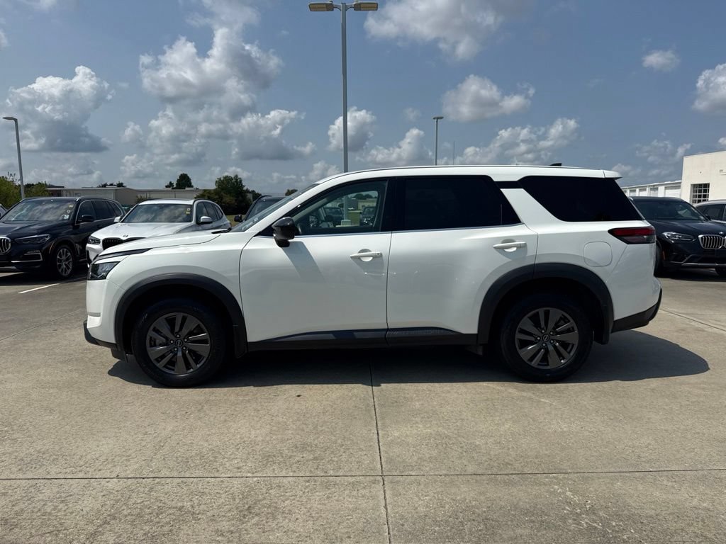 Used 2024 Nissan Pathfinder S FWD image 2