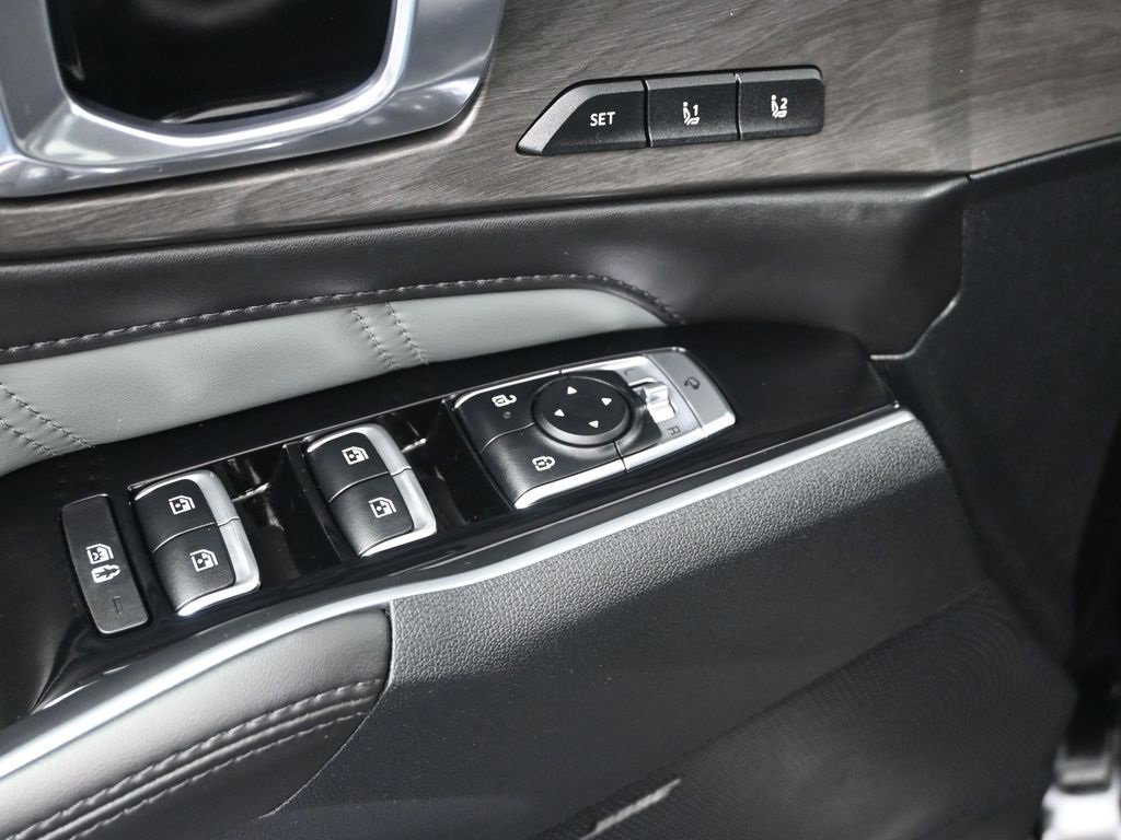 Certified 2025 Kia Sorento SX Prestige w/ Sage Leather Package image 11