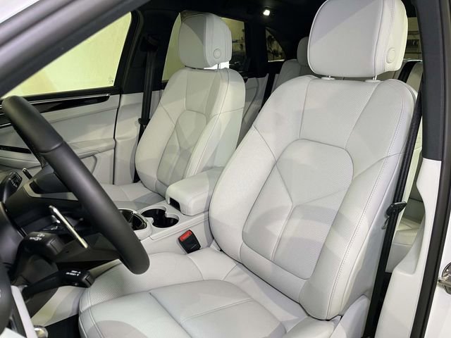 New 2026 Porsche Macan AWD/4WD image 16