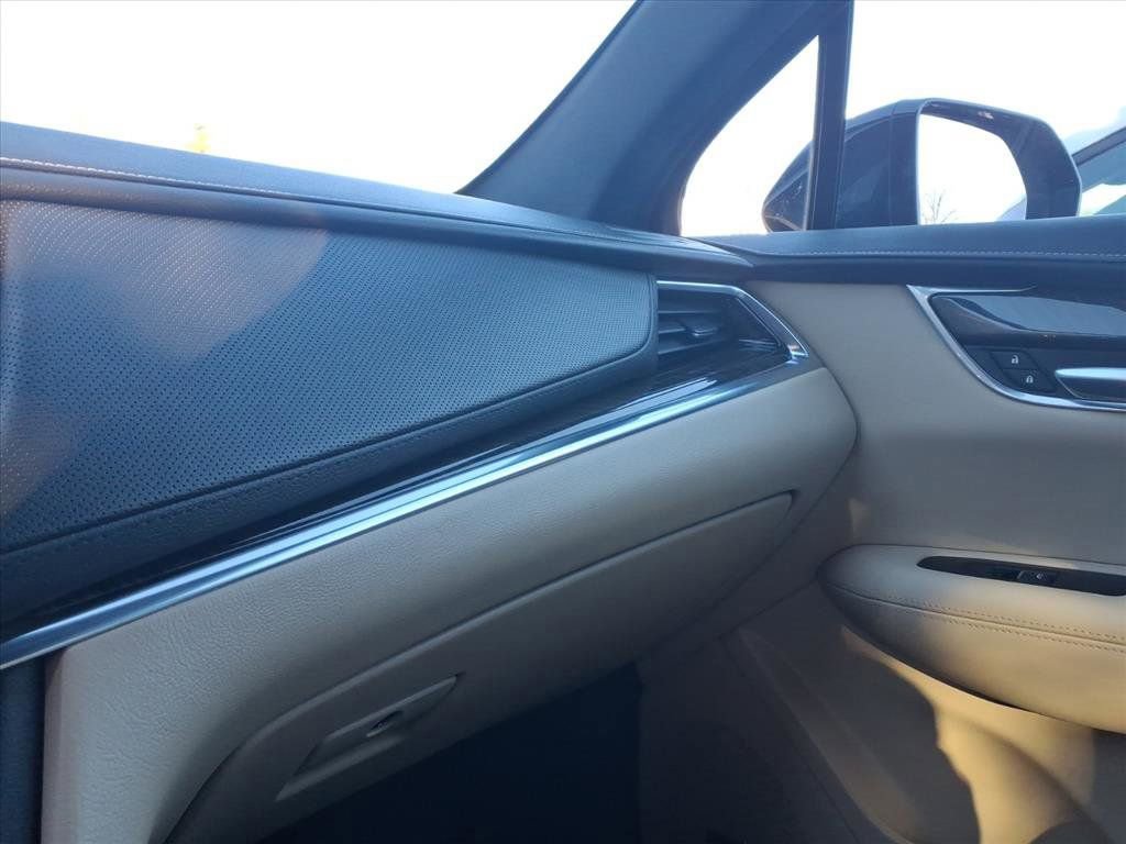 Used 2019 Cadillac XT5 FWD image 19