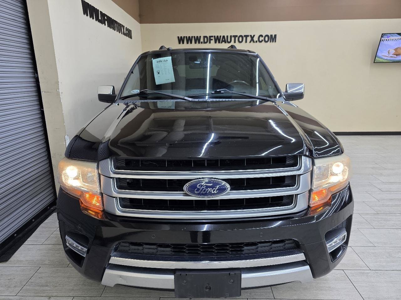 Used 2017 Ford Expedition Platinum RWD image 2