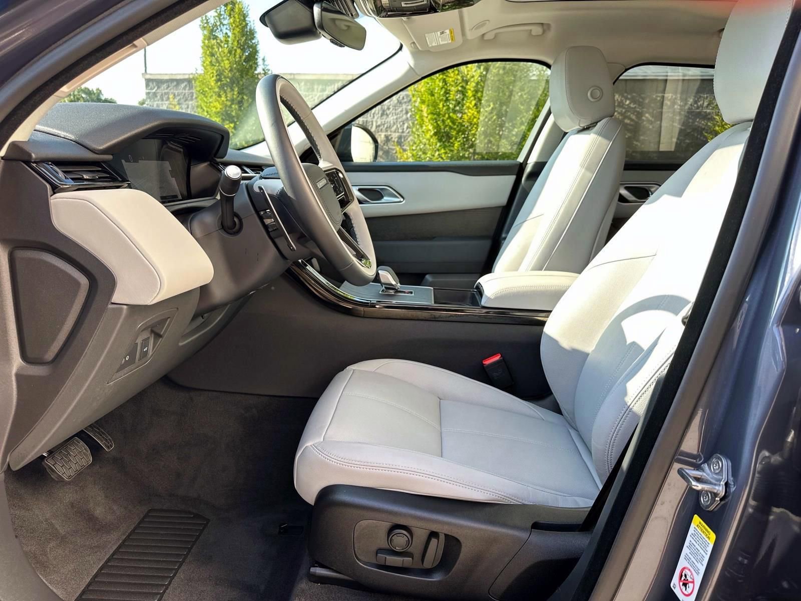 Used 2025 Land Rover Range Rover Velar S image 12