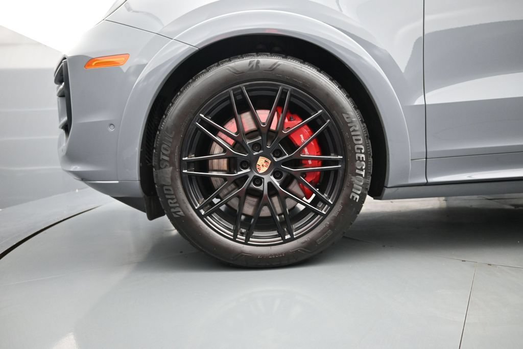 Certified 2025 Porsche Cayenne GTS AWD/4WD image 10