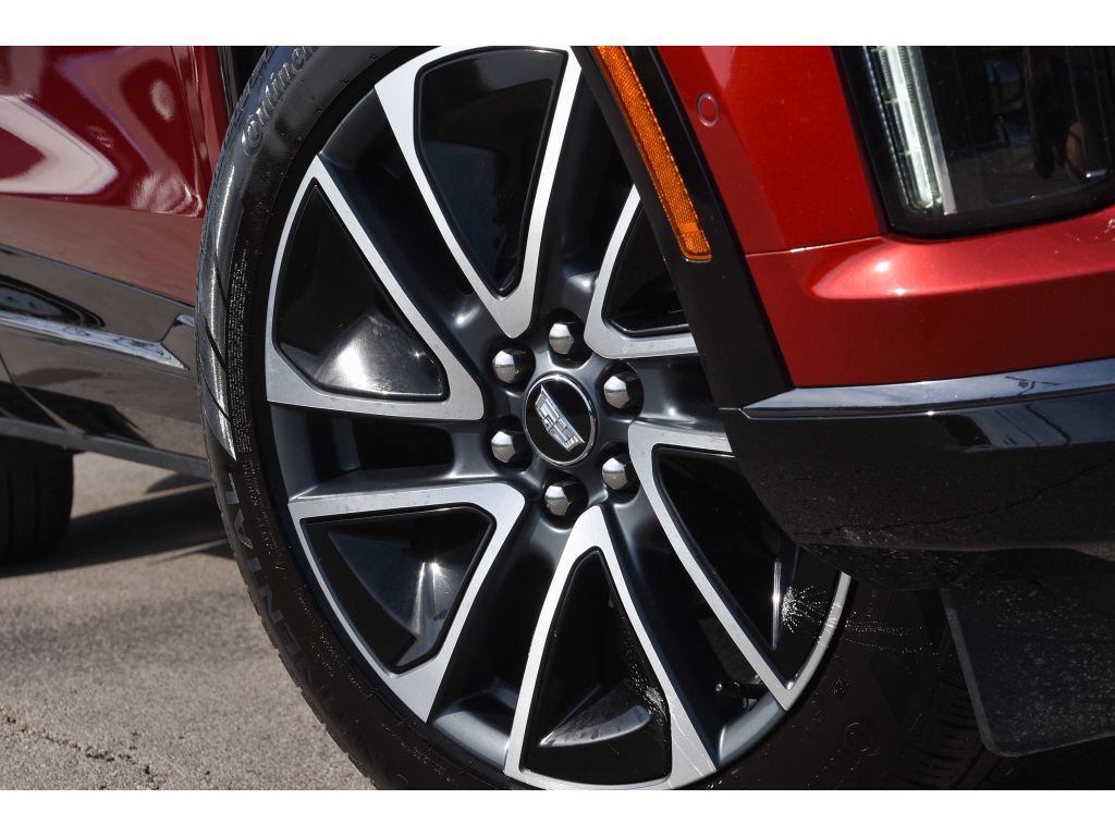 Used 2025 Cadillac Optiq Sport 2 w/ LPO, Floor Liner Package AWD/4WD image 11