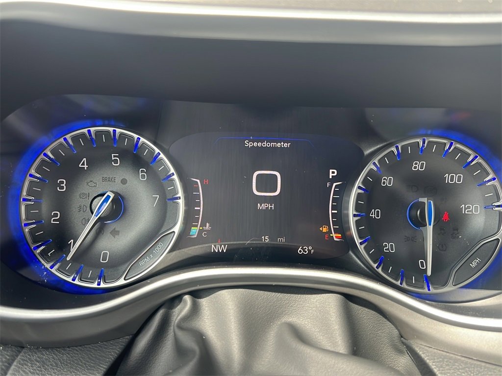 New 2025 Chrysler Pacifica Select image 12