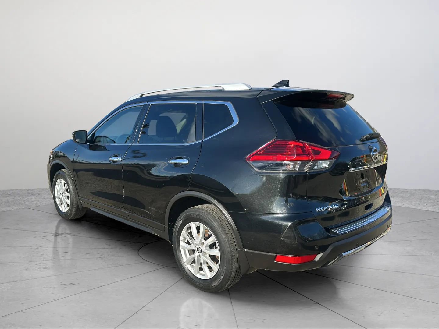 Used 2019 Nissan Rogue SV AWD/4WD image 15