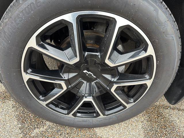 Used 2022 Chevrolet Suburban RST w/ Luxury Package image 9