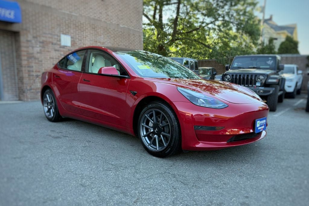 Used 2023 Tesla Model 3 Standard Range RWD image 3