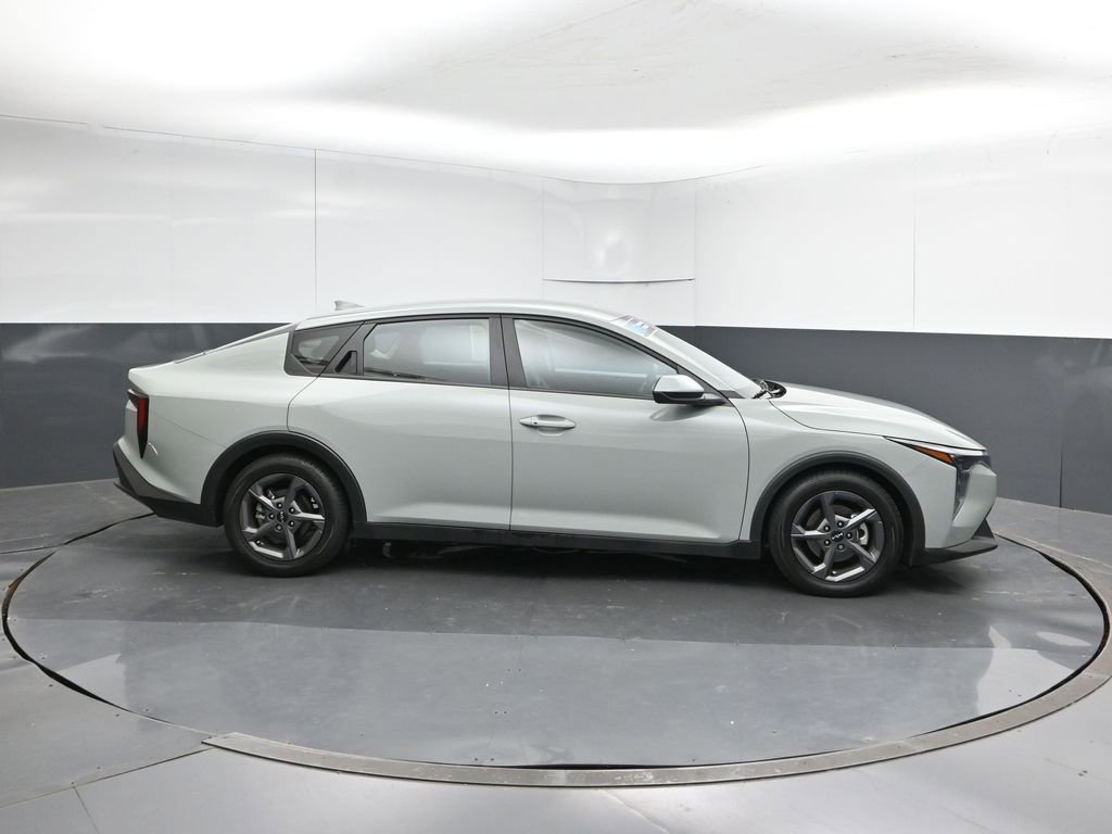 Used 2025 Kia K4 LXS FWD image 6