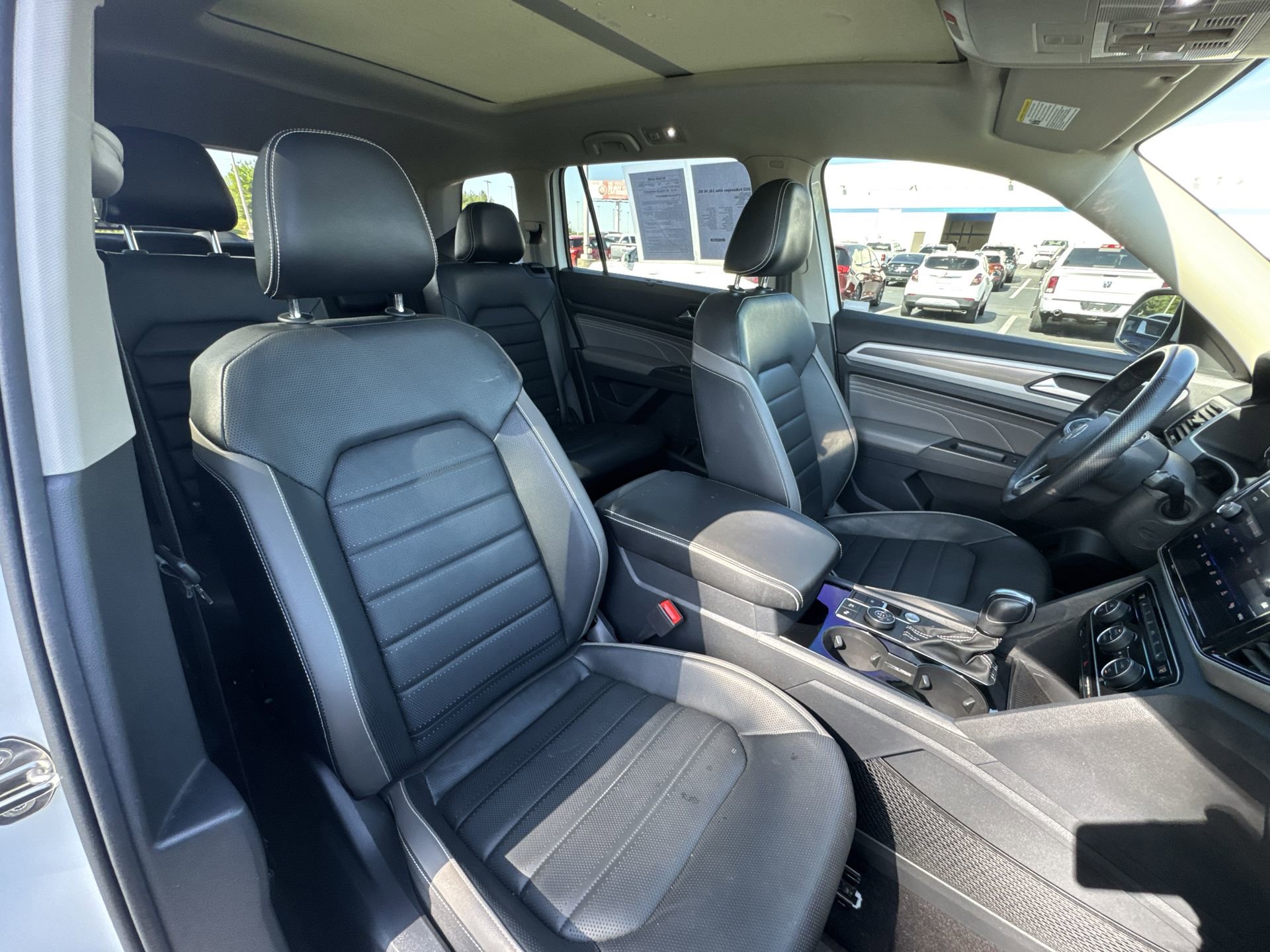 Used 2022 Volkswagen Atlas SEL Premium image 26