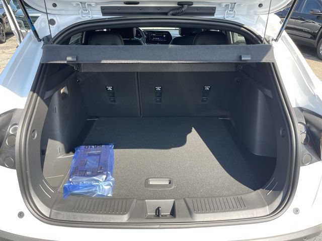 New 2026 Chevrolet Trax RS w/ Sunroof Package FWD image 23
