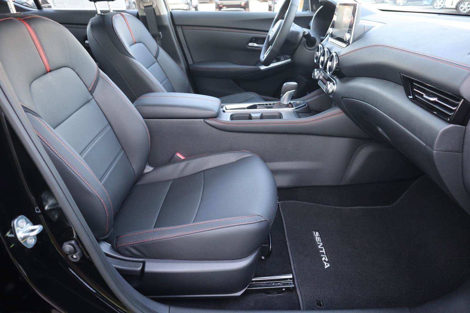 Used 2025 Nissan Sentra SR w/ SR Premium Package image 47