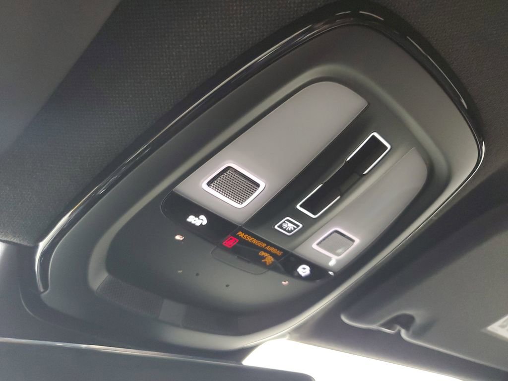 Certified 2023 Volvo XC40 Recharge Ultimate image 35