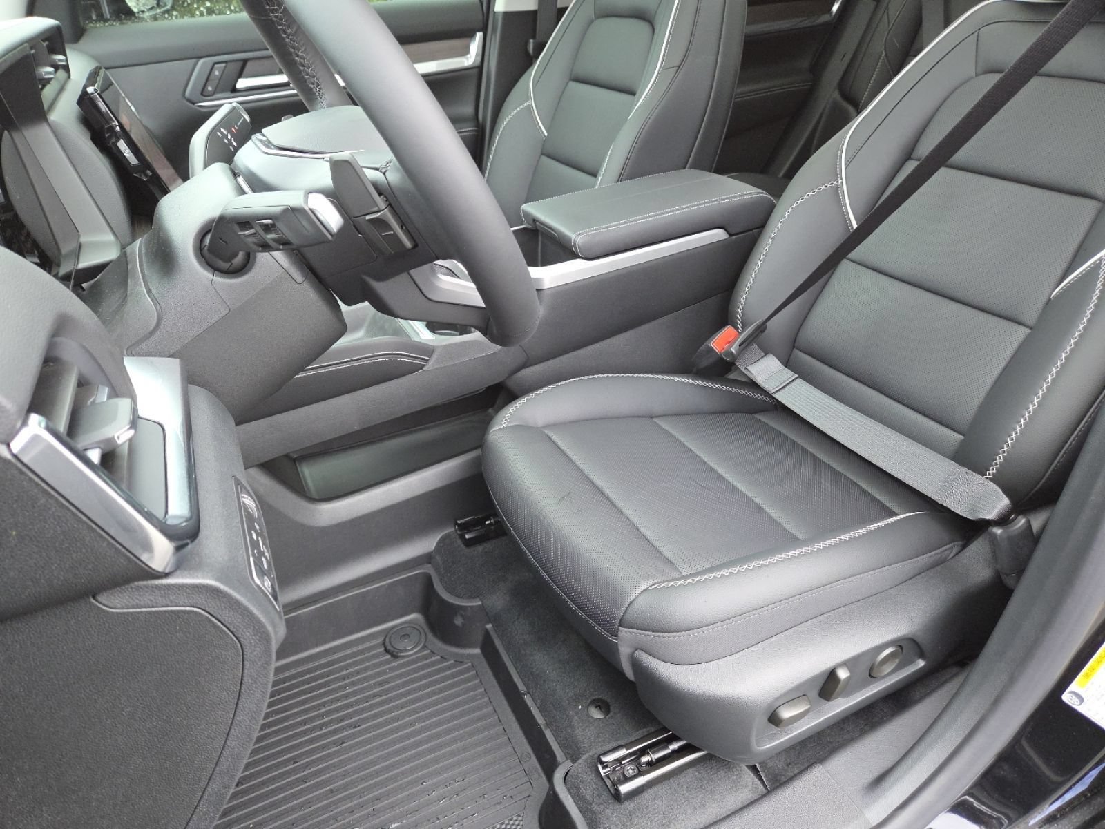 New 2026 GMC Terrain Denali w/ LPO, Floor Liner Package AWD/4WD image 29