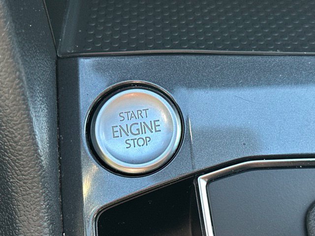 Used 2018 Volkswagen Tiguan SEL AWD/4WD image 38