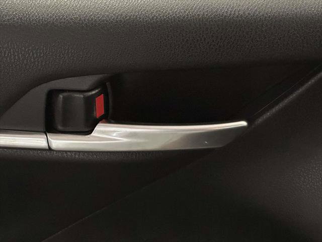 Used 2023 Toyota Camry SE w/ Cold Weather Package FWD image 12