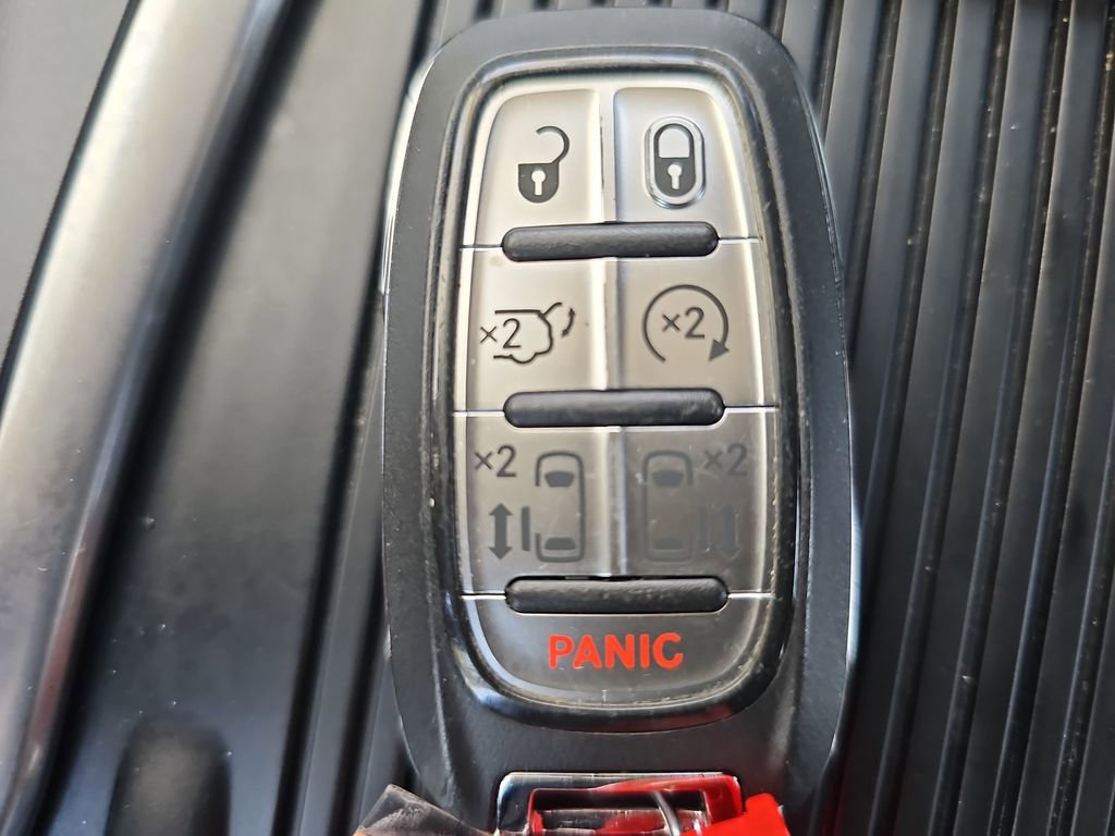 Certified 2024 Chrysler Pacifica Touring-L FWD image 37