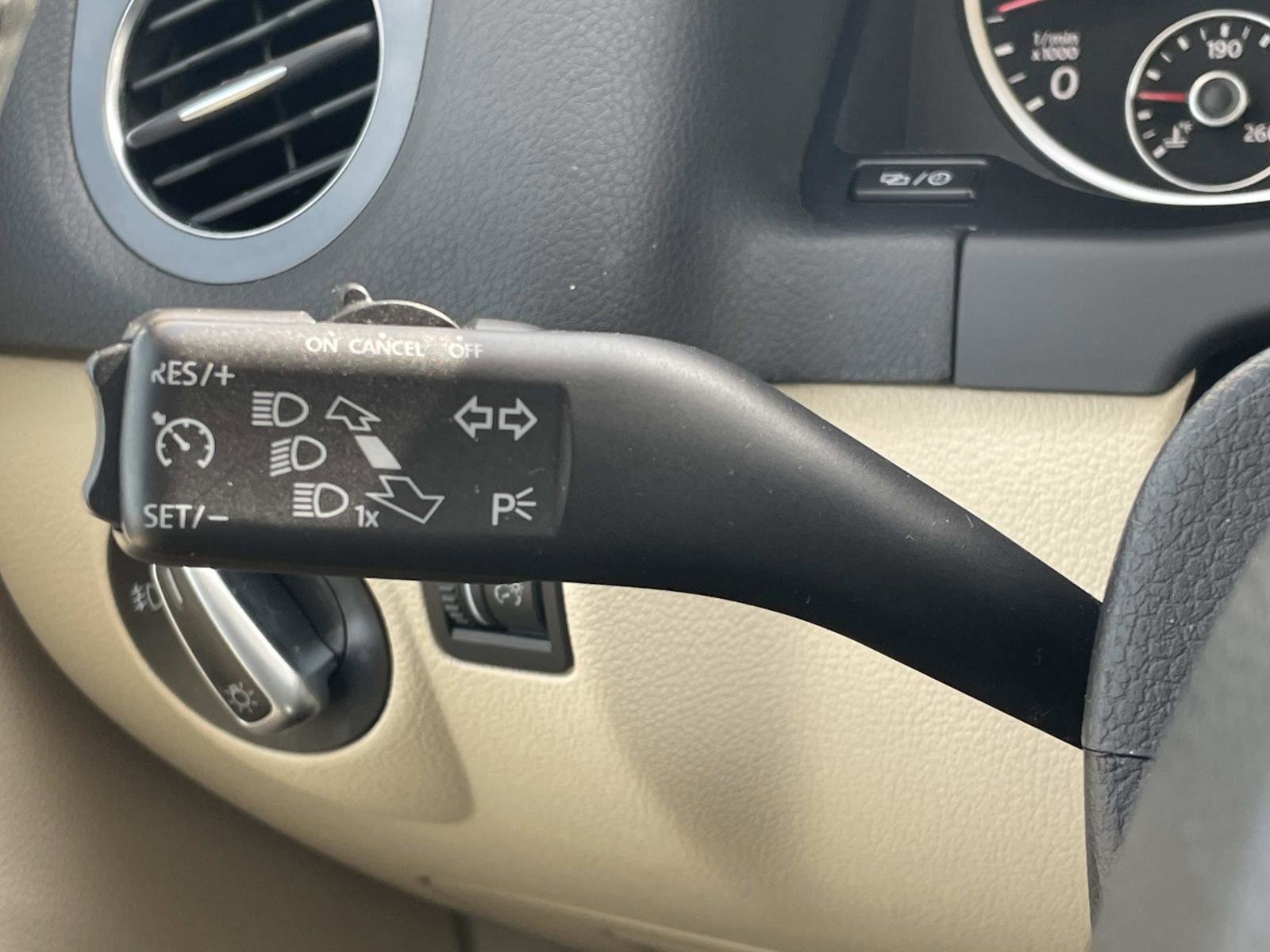 Used 2013 Volkswagen Tiguan SE FWD image 22