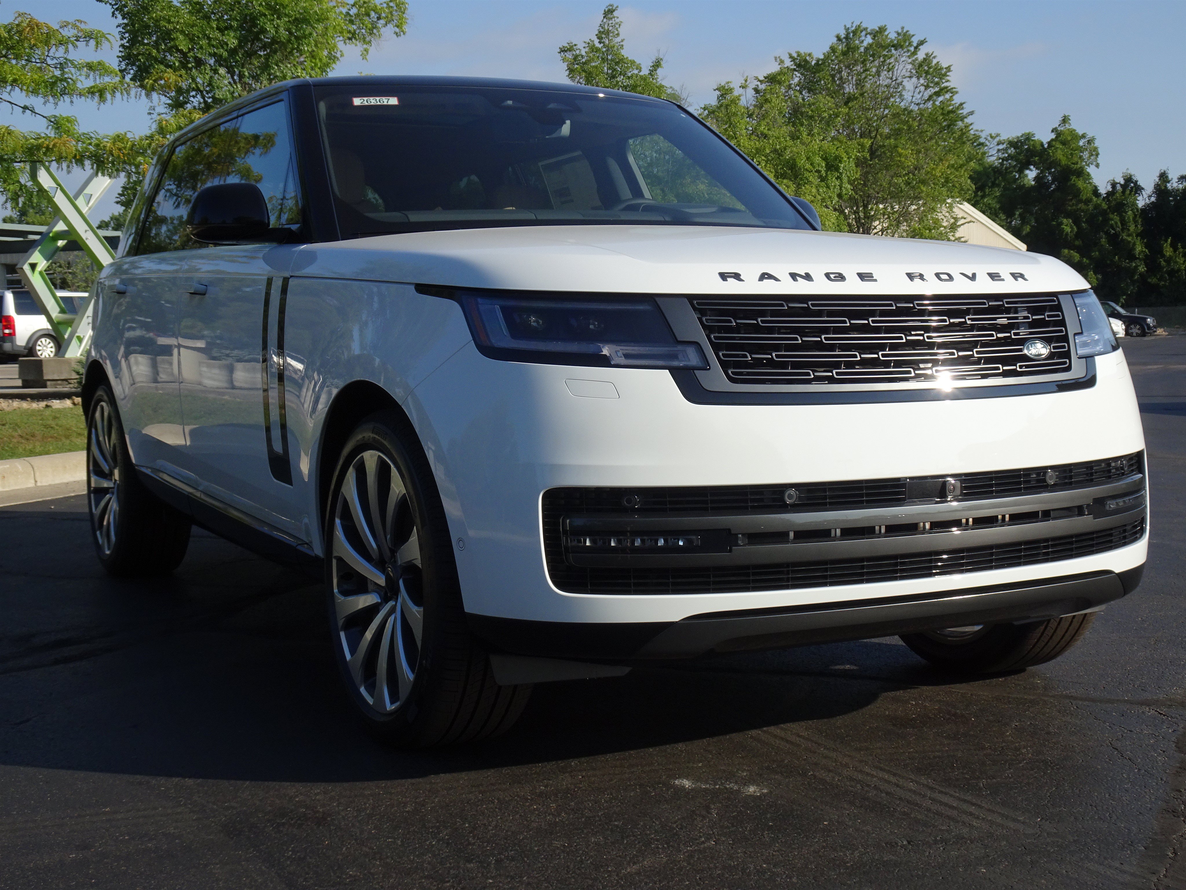New 2026 Land Rover Range Rover Long Wheelbase SE AWD/4WD image 11