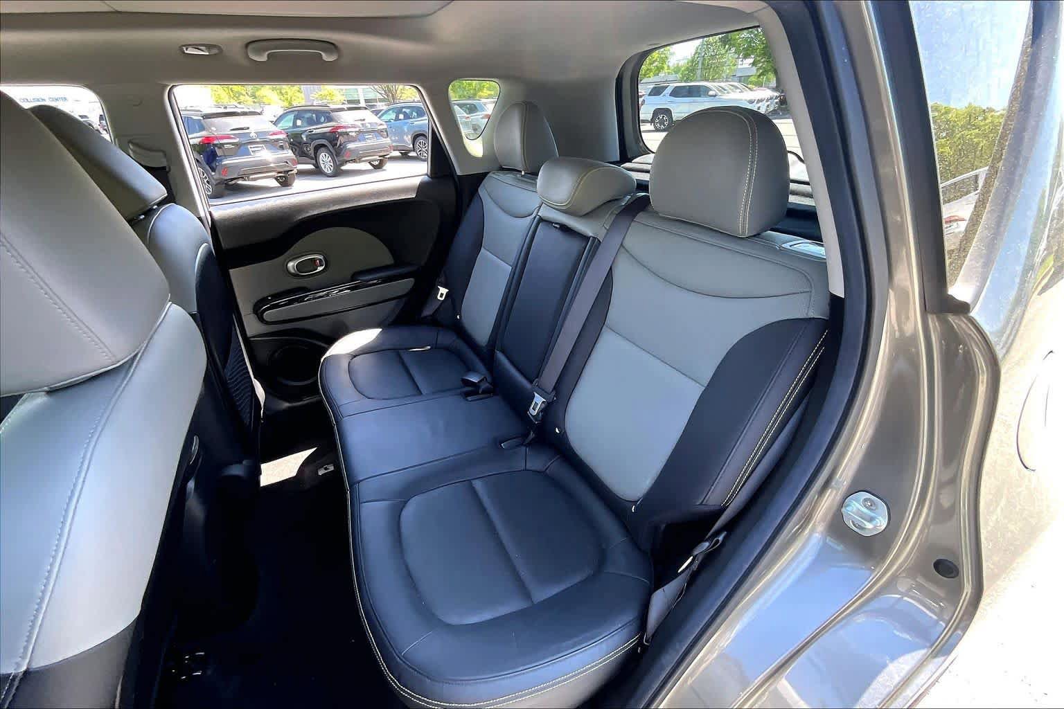Used 2016 Kia Soul + w/ Primo Package FWD image 19