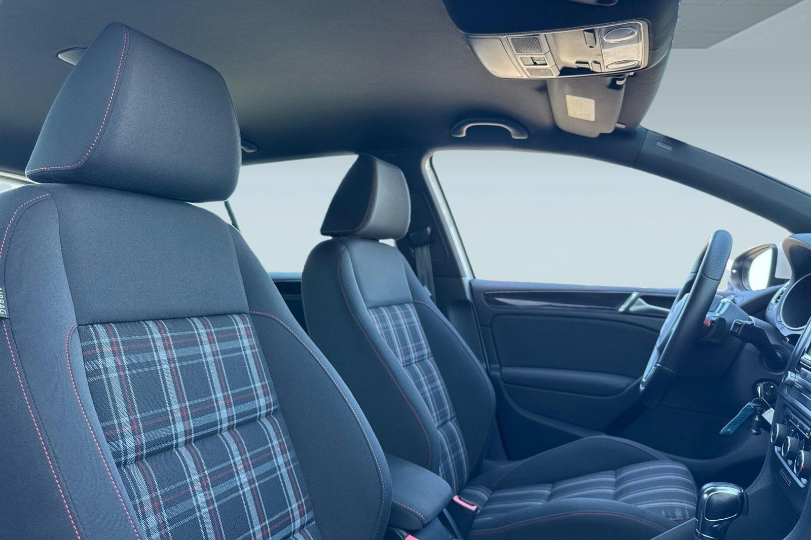 Used 2012 Volkswagen Golf 4-Door image 30