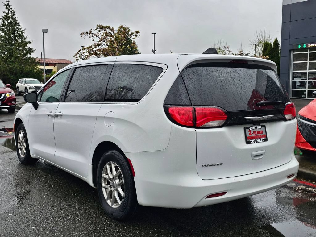 Used 2024 Chrysler Voyager LX FWD image 7