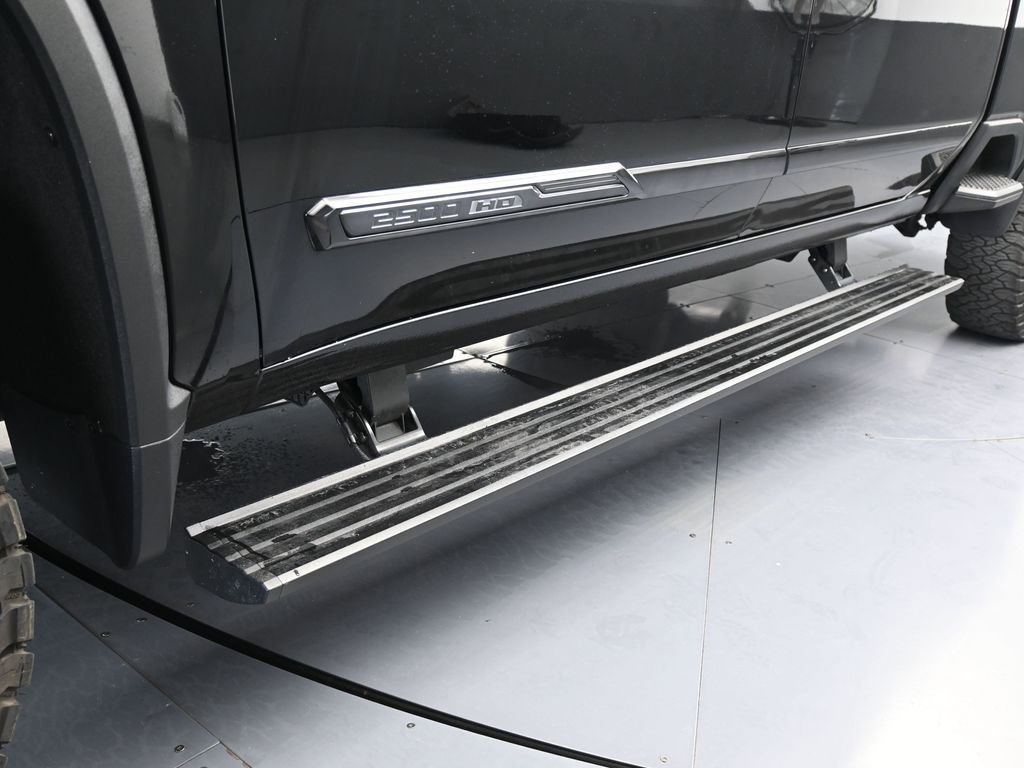 Used 2024 Chevrolet Silverado 2500 High Country w/ Midnight Edition AWD/4WD image 32