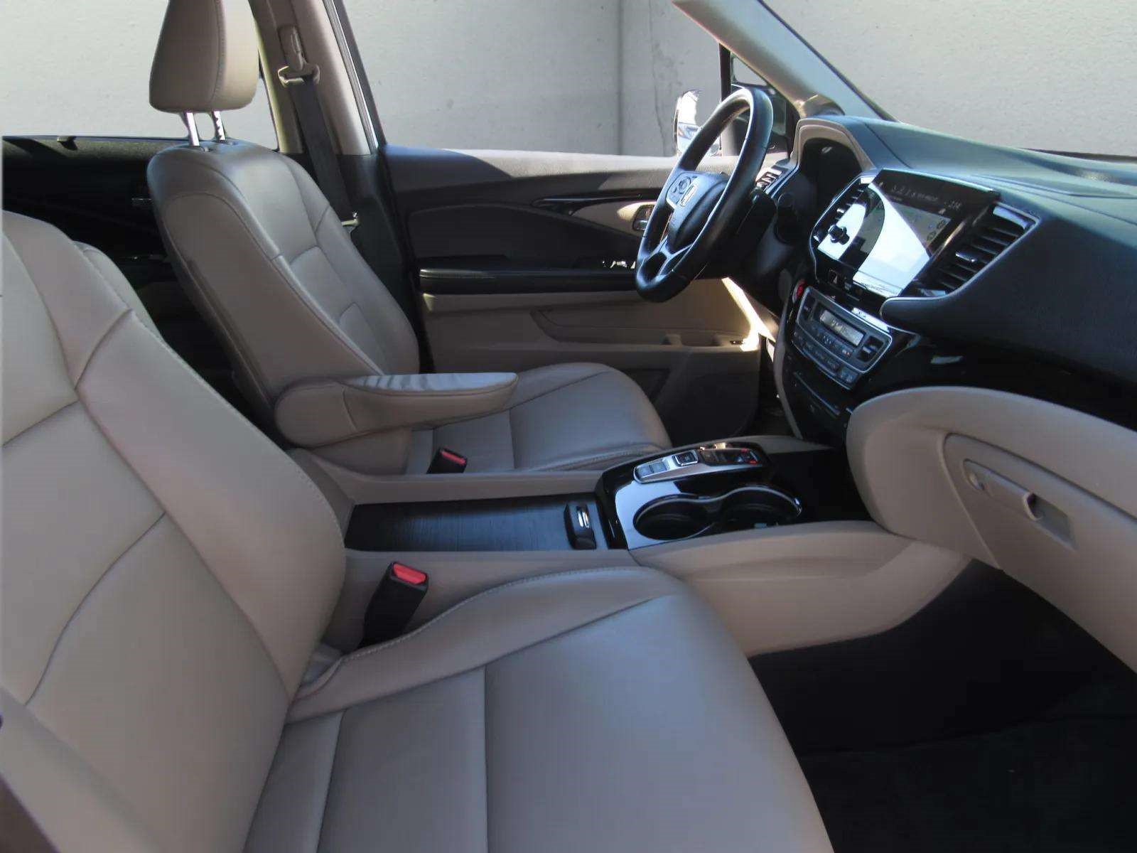 Used 2021 Honda Pilot Touring image 9