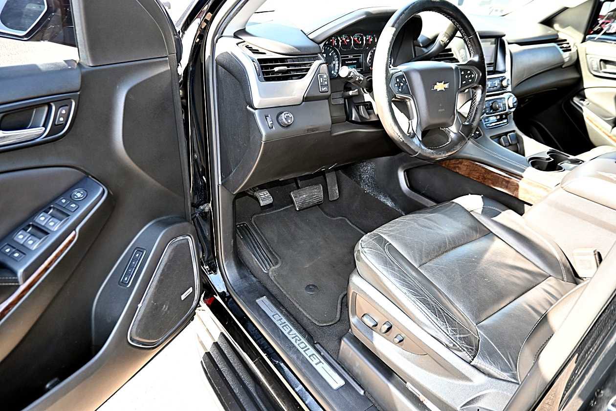 Used 2019 Chevrolet Suburban LT image 23