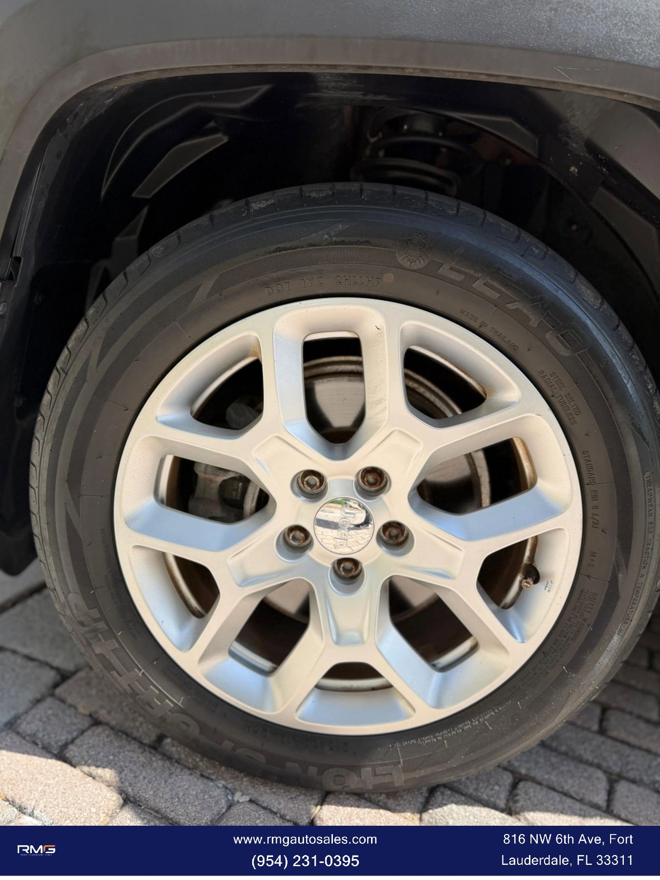 Used 2015 Jeep Renegade Latitude image 29