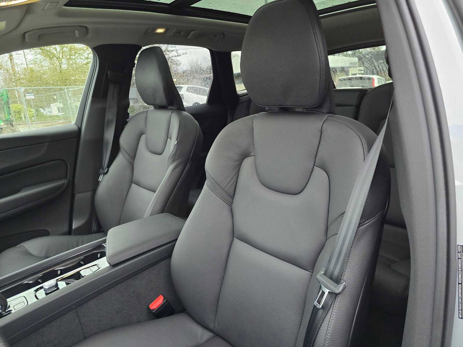 Certified 2025 Volvo XC60 B5 Plus image 21