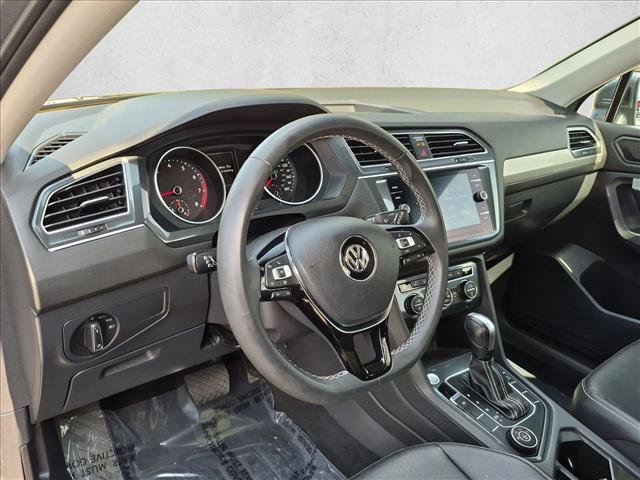 Used 2021 Volkswagen Tiguan SE w/ Panoramic Sunroof Package AWD/4WD image 10