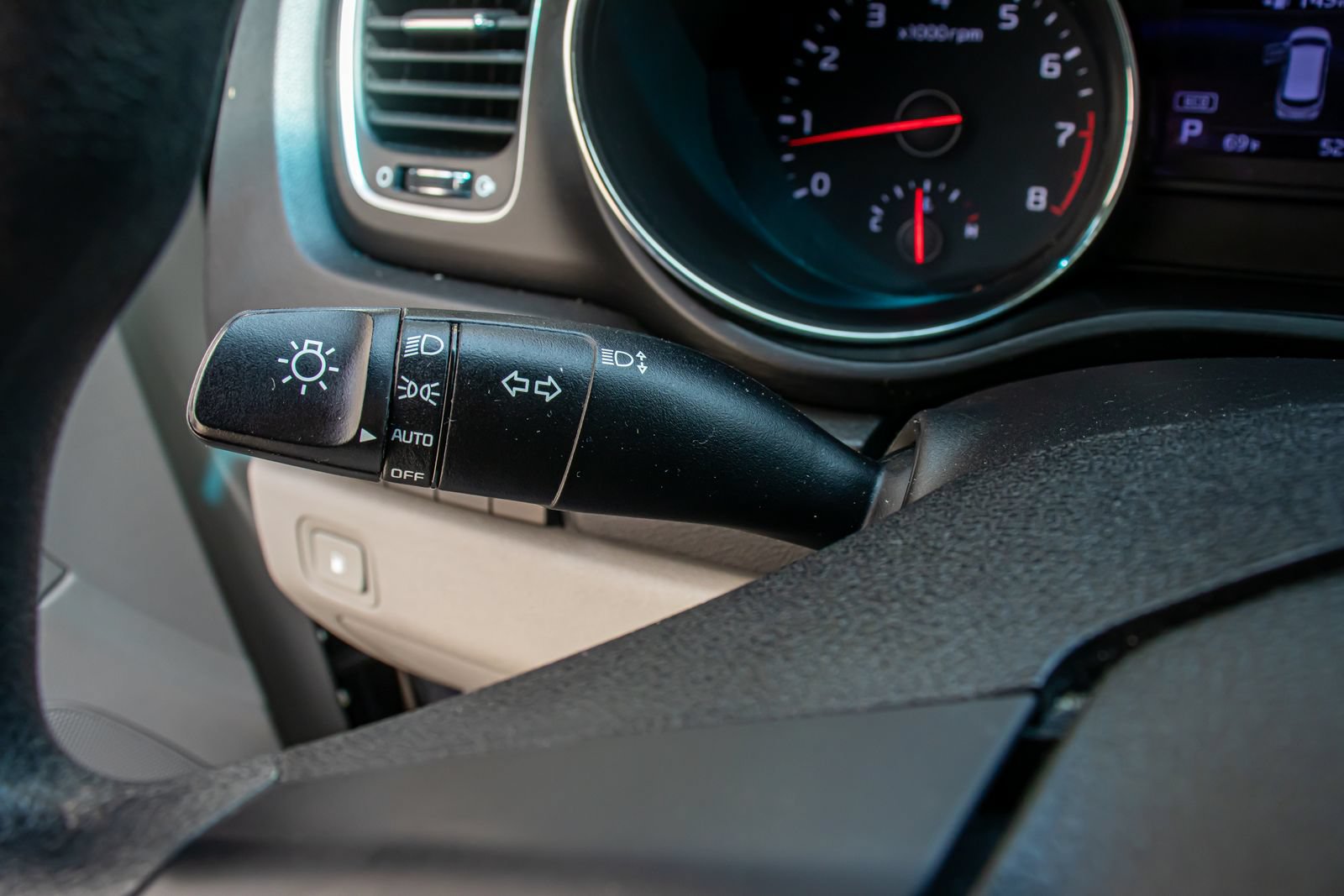 Used 2021 Kia Sedona LX FWD image 22
