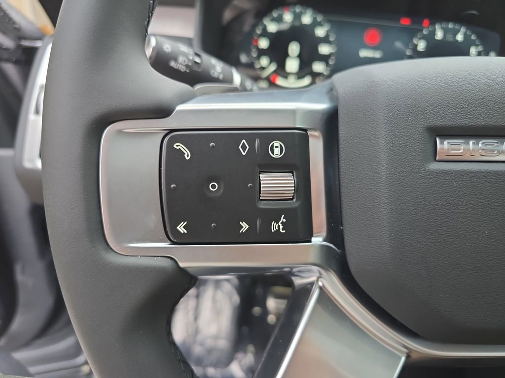 New 2026 Land Rover Discovery Dynamic SE image 18